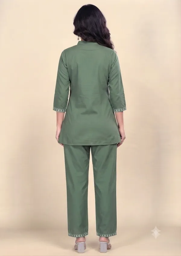 Green_Straight_Fit_Kurta_Pant_Set_for_Women