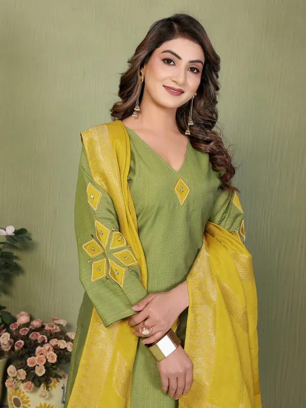 Green_Vetigun_Straight_Suit_Set_For_Women