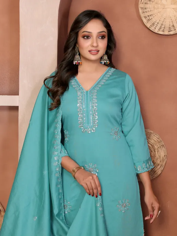 Teal_Mall_Roman_Embroidered_Kurta_Set_for_Women