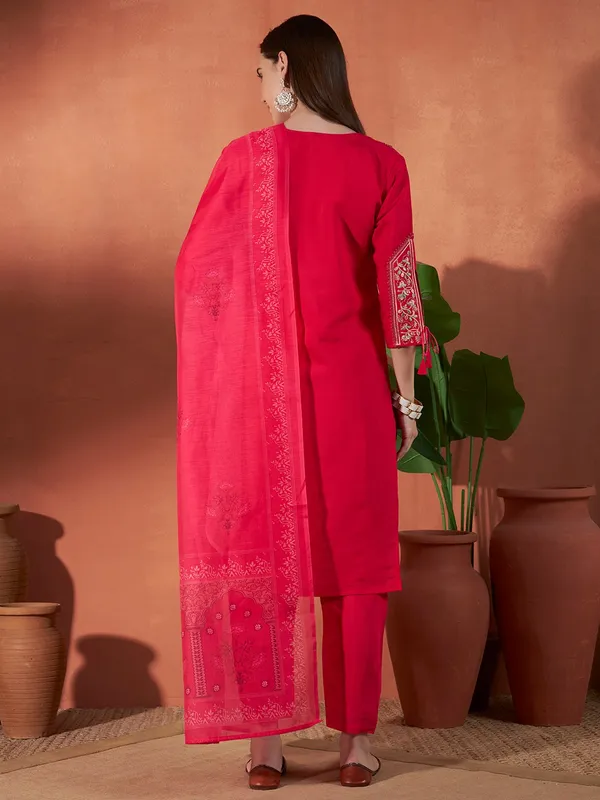 Red_Embroidered_Kurta_Set_for_Women