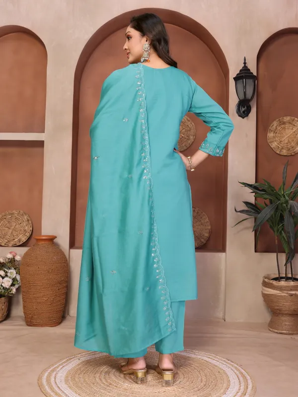 Teal_Mall_Roman_Embroidered_Kurta_Set_for_Women