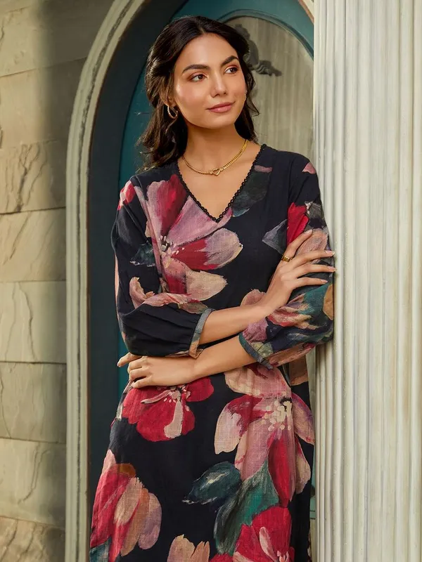 Black_PC_Cotton_Floral_Print_Kurta_Set_for_Women