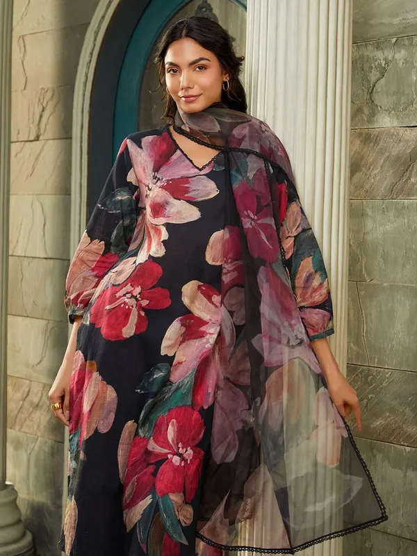 Black_PC_Cotton_Floral_Print_Kurta_Set_for_Women
