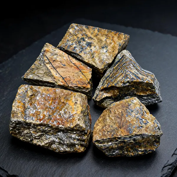 Unique_Crystal_Yellow_Bronzite_Raw_Stone