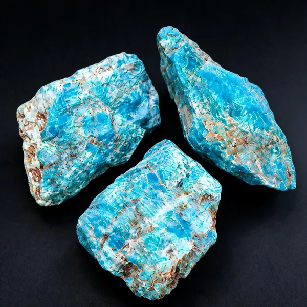 Unique_Crystal_Turquoise_Raw_Stone_For_Protection