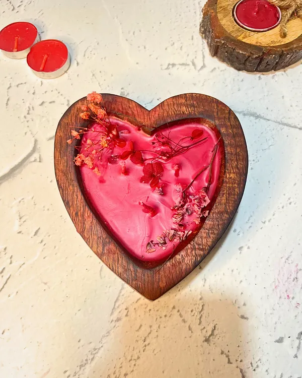 Wood_Rustic_Heart-Shaped_Rose_Scented_Candle