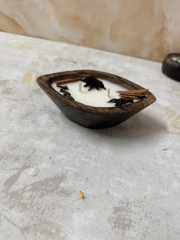 Soy_Wax_Leaf_Shaped_Spice_Embellished_Decorative_Candle