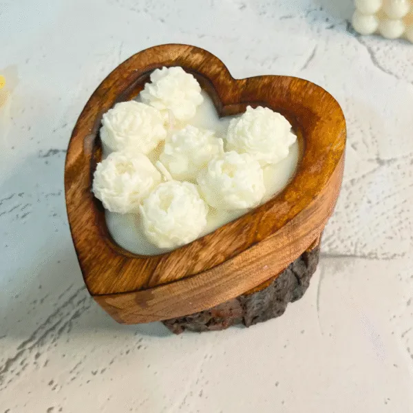 Mango_Wood_Soy_Wax_Rustic_Bloomed_White_Heart_Decorative_Candle