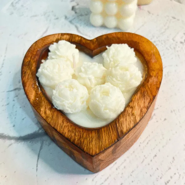 Mango_Wood_Soy_Wax_Rustic_Bloomed_White_Heart_Decorative_Candle