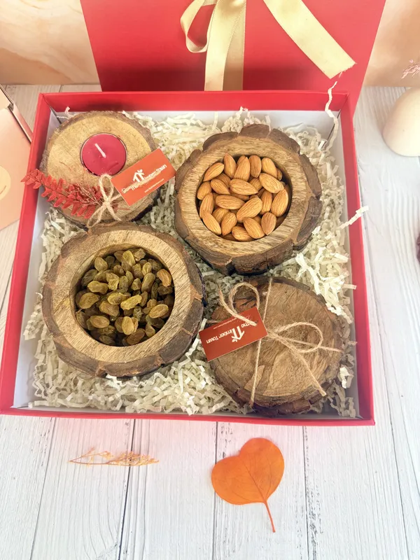Dry_Fruit_Gift_Hamper_With_Wooden_Bowls