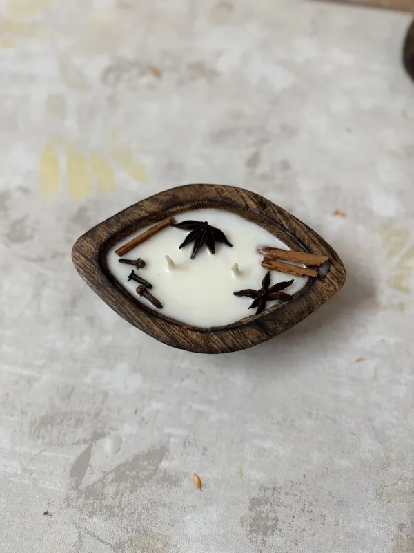 Soy_Wax_Leaf_Shaped_Spice_Embellished_Decorative_Candle