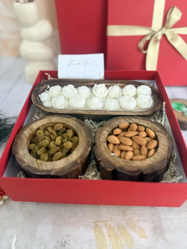 Almonds_&_Raisins_Dry_Fruit_Gift_Box