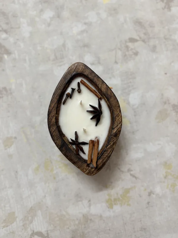 Soy_Wax_Leaf_Shaped_Spice_Embellished_Decorative_Candle