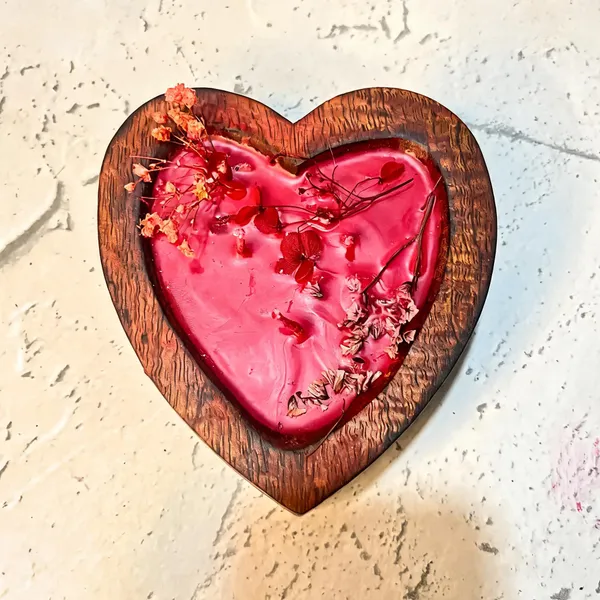 Wood_Rustic_Heart-Shaped_Rose_Scented_Candle