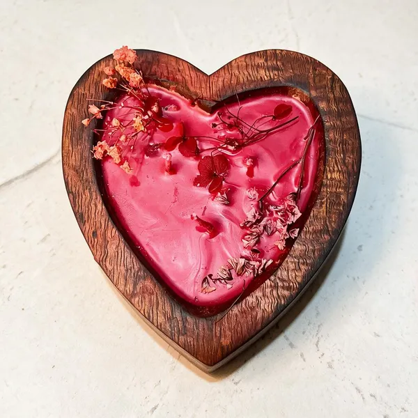 Wood_Rustic_Heart-Shaped_Rose_Scented_Candle