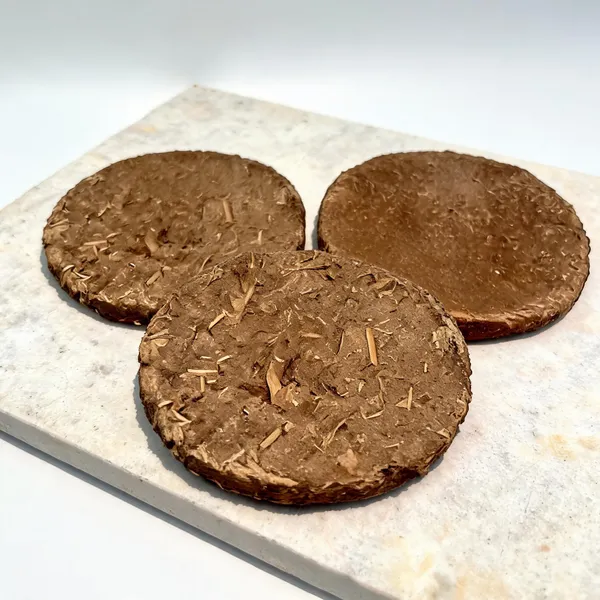Round_Dried_Cow_Dung_Cakes_For_Puja_-_Pack_of_3