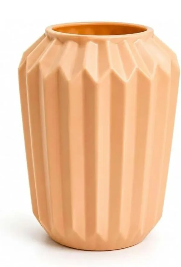 Terracotta_Ribbed_Pattern_Decorative_Vase