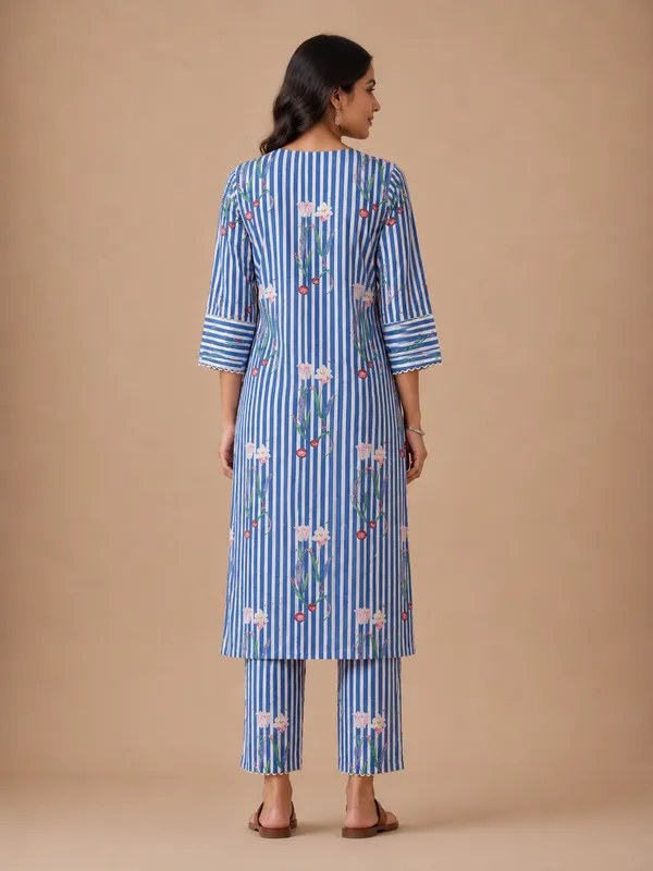 Blue_Floral_Stripe_Kurta_Set