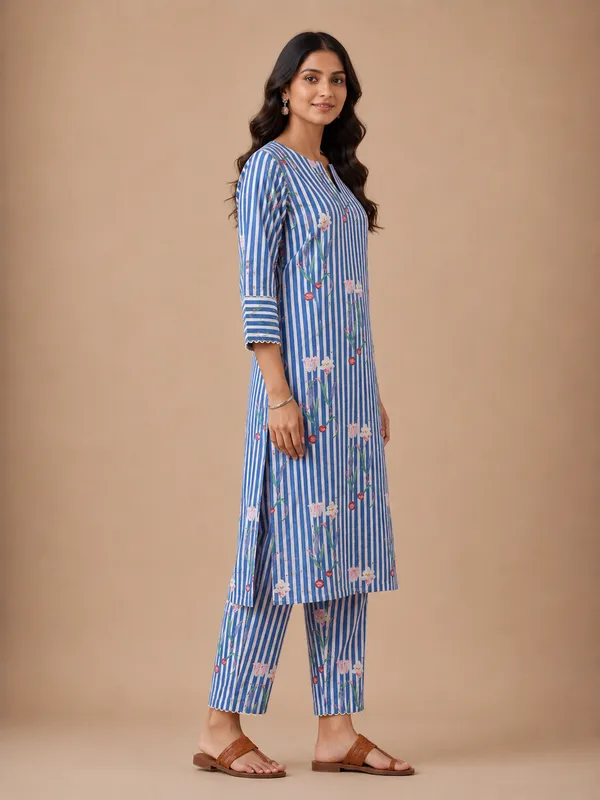 Blue_Floral_Stripe_Kurta_Set