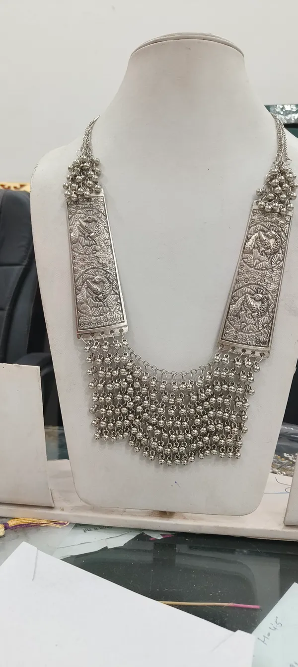 Silver_Engraved_Bib_Beaded_Statement_Necklace_For_Women
