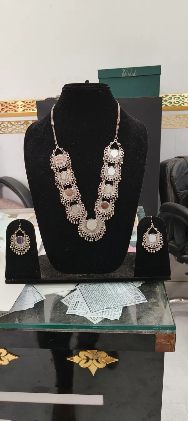 Silver_Round_Motif_Traditional_Layered_Necklace_Set_For_Women
