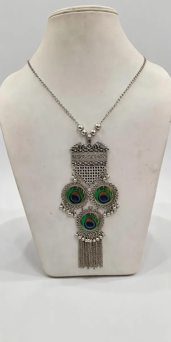 Silver_Peacock_Feather_Pendant_Necklace_For_Women