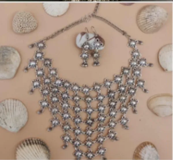 Silver_Layered_Bib_Floral_Necklace_Set_For_Women