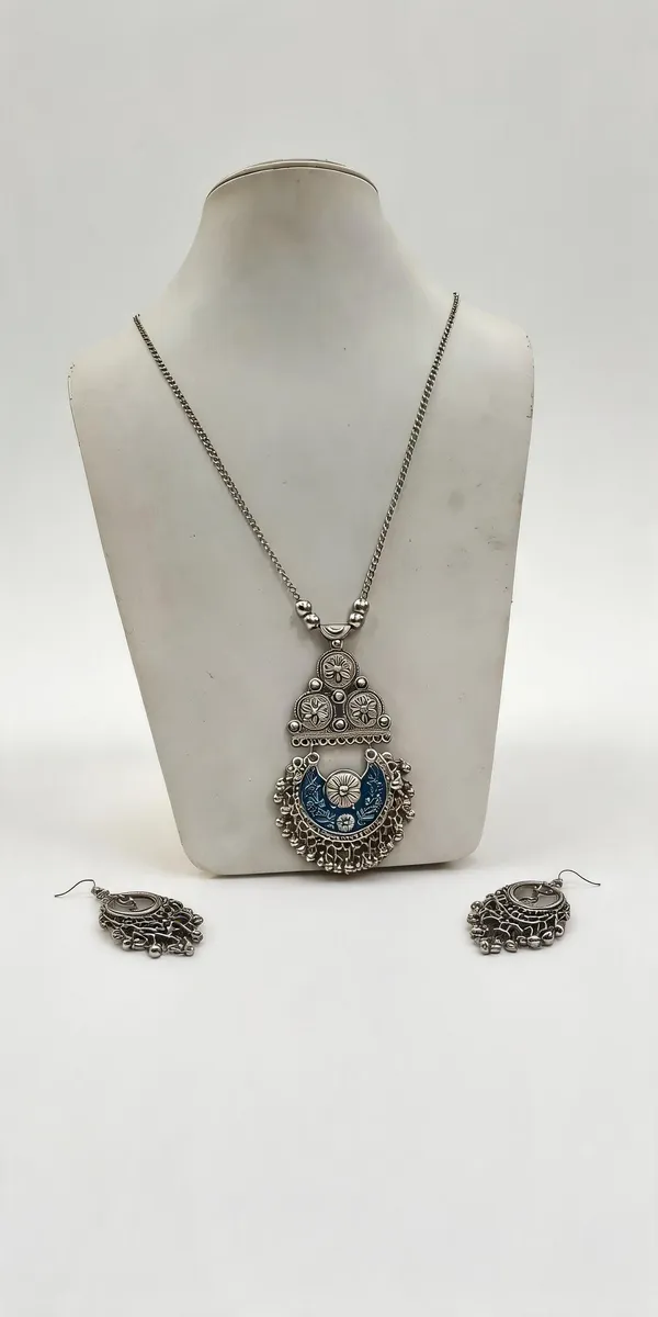 Silver_Oxidized_Blue_Floral_Pendant_Necklace_Set_For_Women