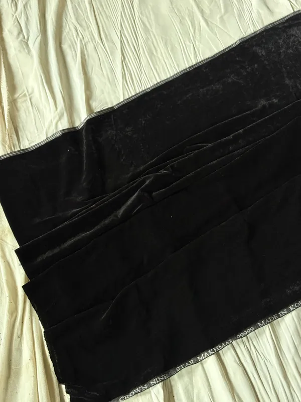 SILKY_PLAIN_VELVET-_BLACK_(108)