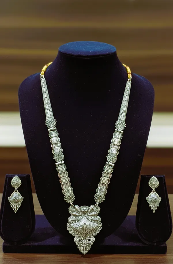 Silver_Alloy_Floral_Motif_Long_Necklace_Earrings_Set_For_Women