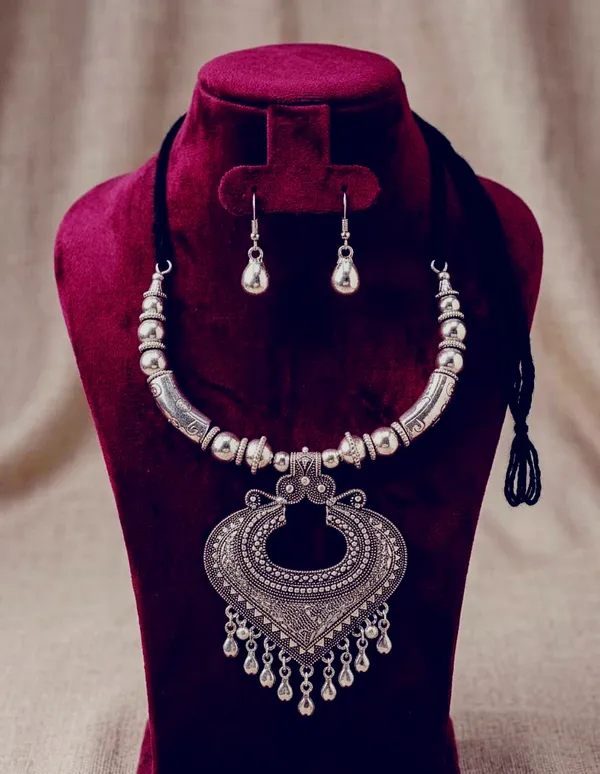 Silver_Oxidized_Alloy_Crescent_Pendant_Necklace_Earrings_Set_For_Women