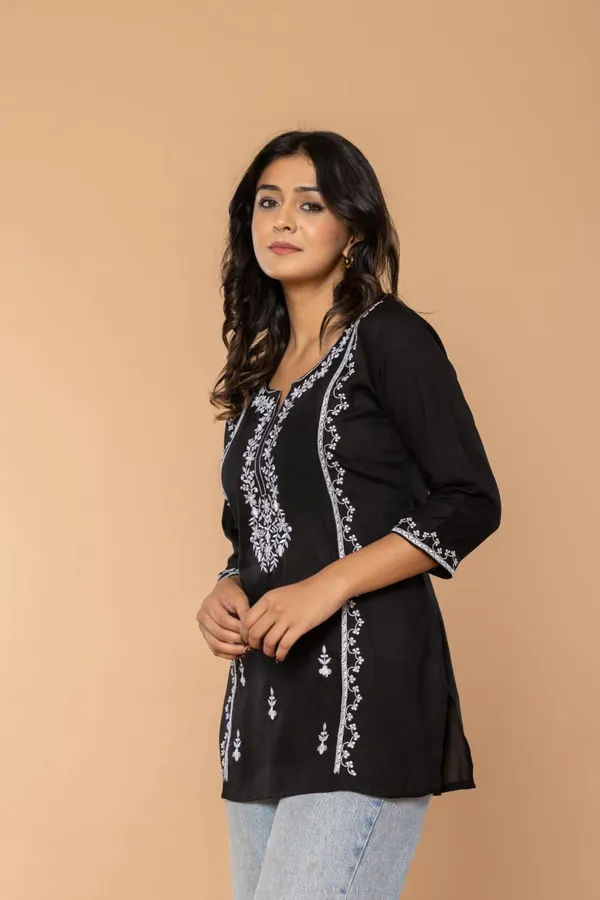 Black_Bloom_Embroidery_Top