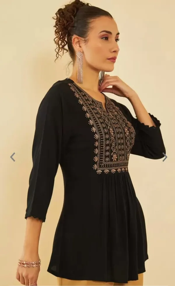 Black_Glow_Embroidered_Kurti