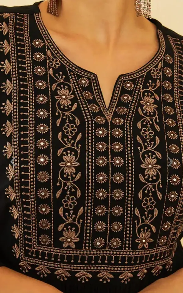 Black_Glow_Embroidered_Kurti