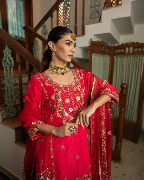 Red_Chinon_Silk_Suit_Set_For_Women