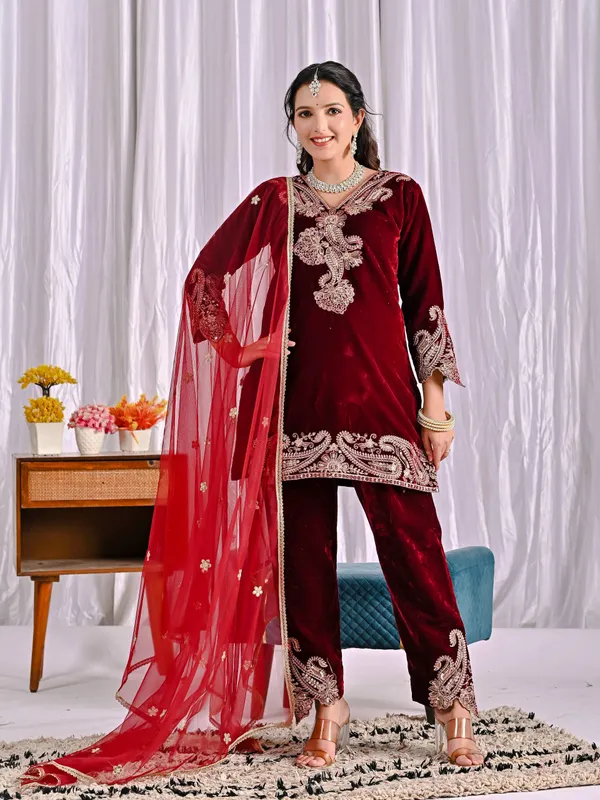 Maroon_Crunchy_Silk_Kurta_Set_For_Women