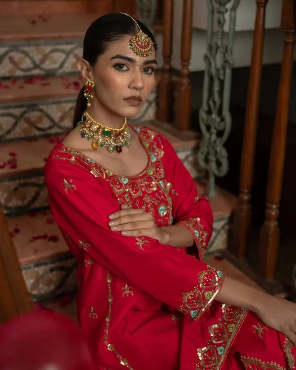 Red_Chinon_Silk_Suit_Set_For_Women