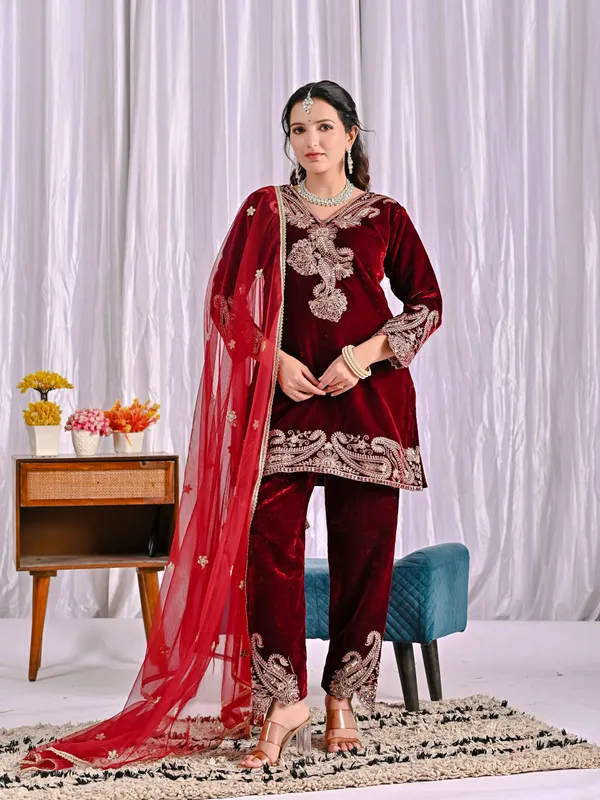 Maroon_Crunchy_Silk_Kurta_Set_For_Women