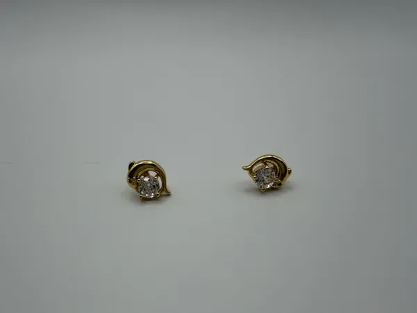 Gold_Alloy_Crystal_Stud_Earrings_For_Women