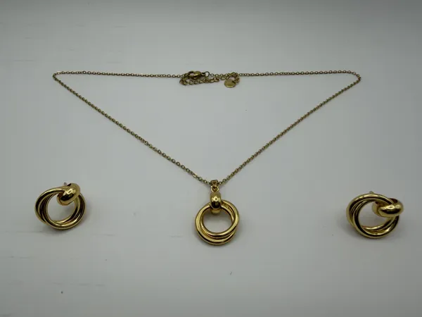 Gold_Alloy_Circular_Pendant_Necklace_And_Earrings_Set_For_Women