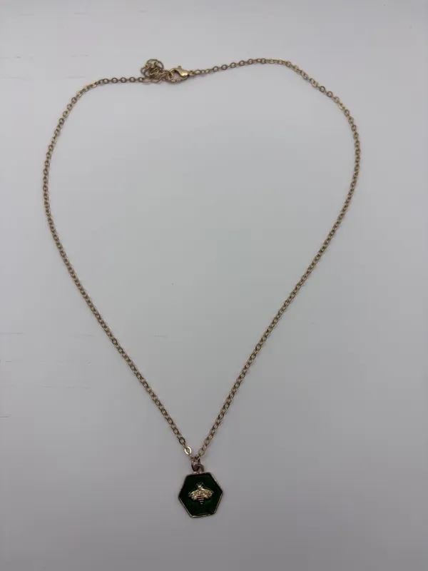 Green_Gold_Alloy_Hexagon_Pendant_Necklace_For_Women