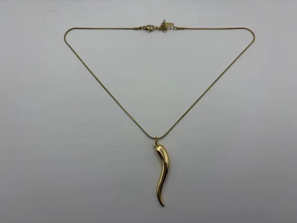 Gold_Alloy_Curved_Pendant_Necklace_For_Women