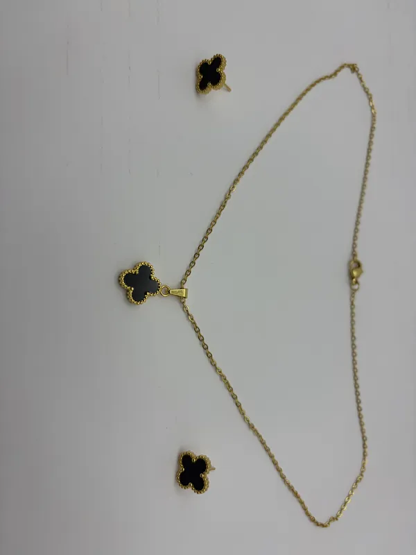 Gold_Black_Alloy_Clover_Necklace_And_Earrings_Set_For_Women