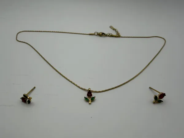 Gold_Alloy_Floral_Pendant_Necklace_And_Earrings_Set_For_Women