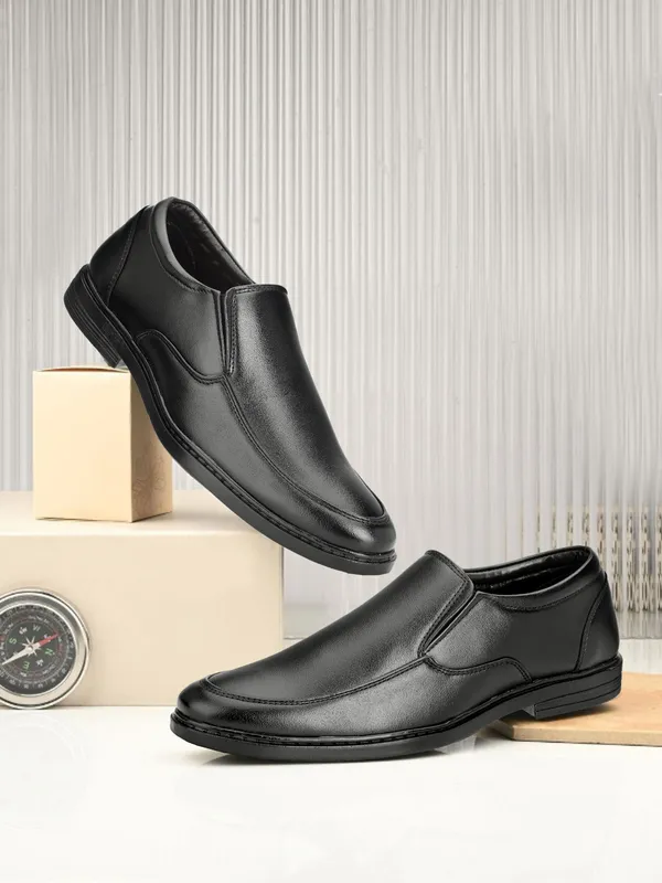 Black_Slip-On_Formal_Shoes_for_Men