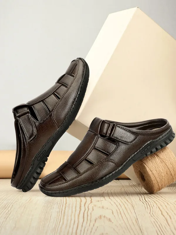 Brown_Slip-On_Closed_Toe_Sandals_for_Men