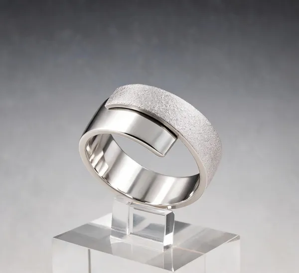 Silver_Textured_Broad_Band_Ring_For_Girls