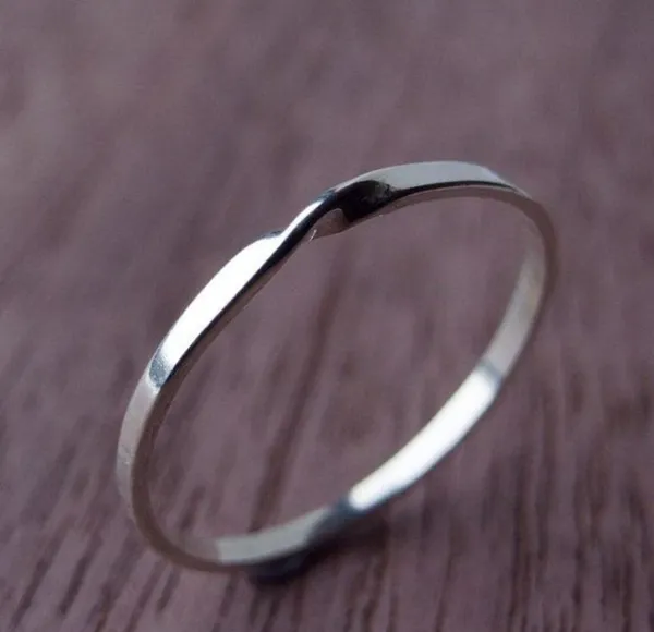 Silver_Plain_Minimalist_Slim_Band_Ring_For_Girls