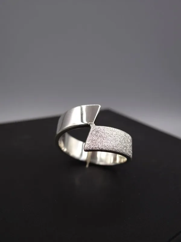 Silver_Textured_Open_Crossover_Statement_Ring_For_Girls