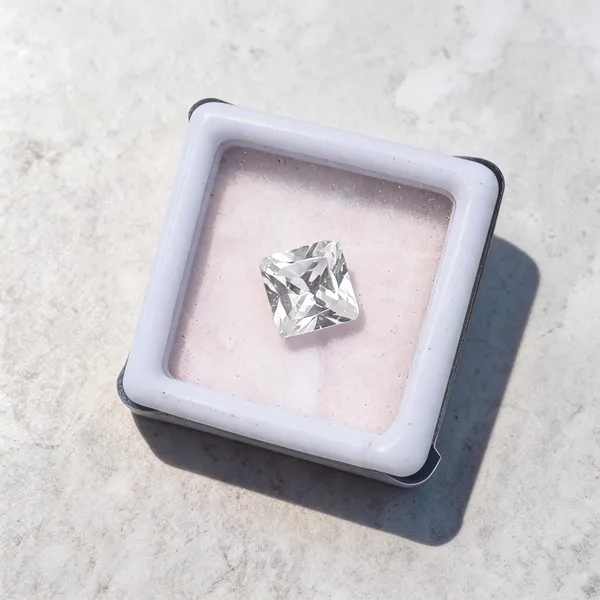 Clear_Natural_Faceted_Zircon_Gemstone_For_Unisex